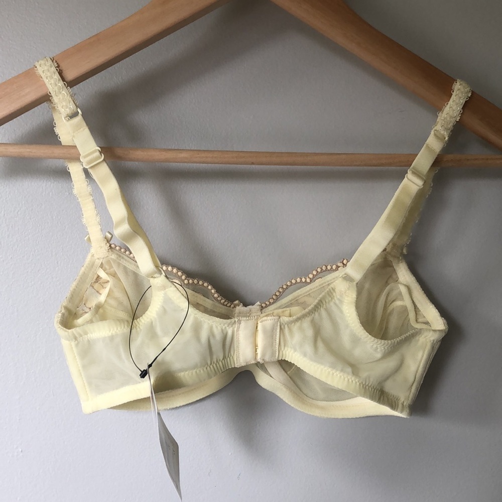 *NWT* Amoena beautiful butter yellow lace wireless bra - Picture 4 of 8